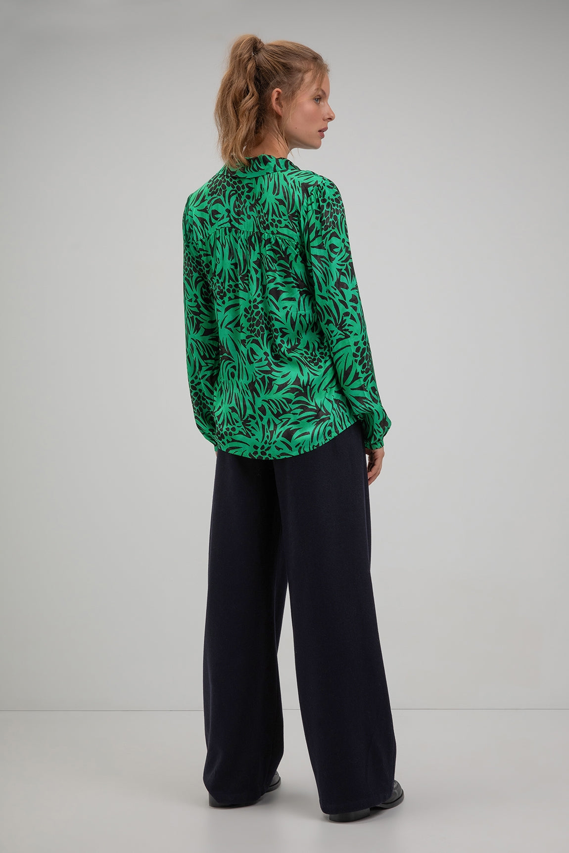 Sigrid Blouse | Parrot Green print