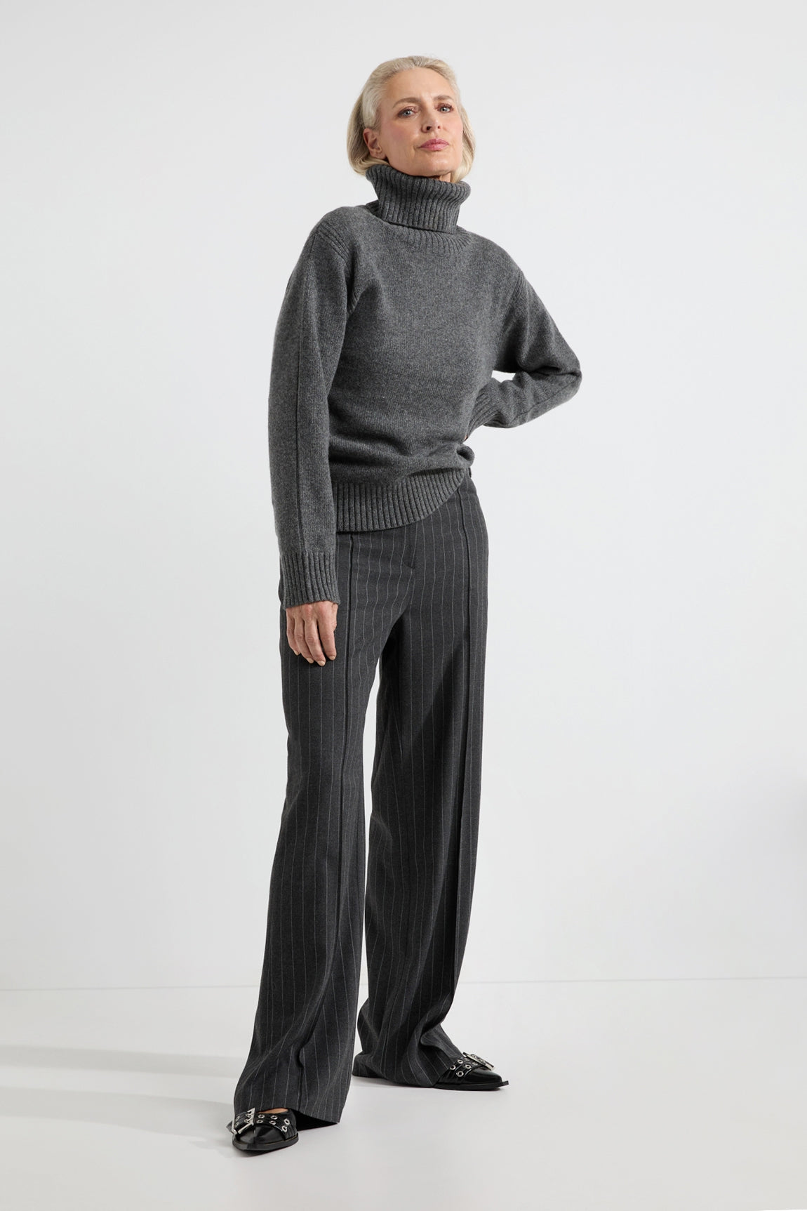 Axel trousers | Anthracite stripe