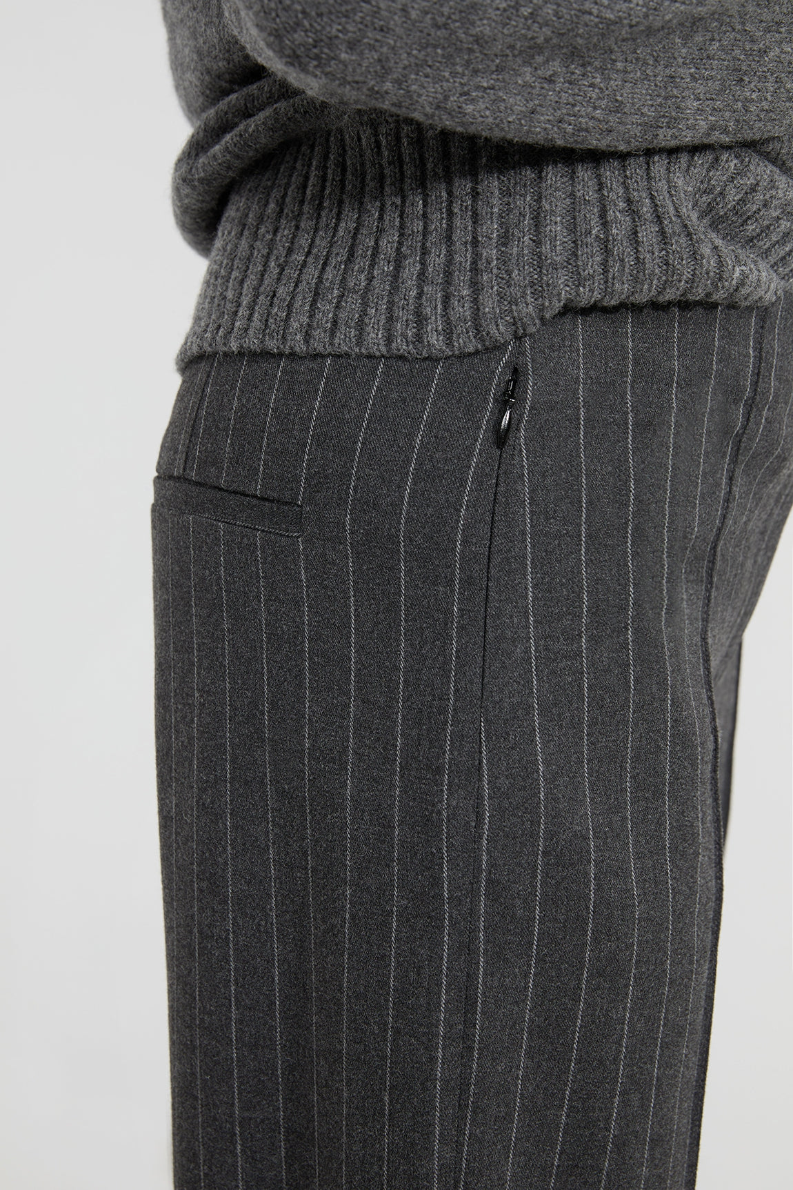 Axel trousers | Anthracite stripe