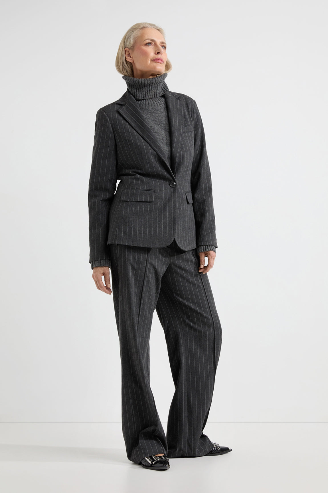 Axel trousers | Anthracite stripe